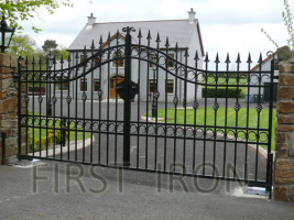 Spear Top Wrought Iron Driveway Gate